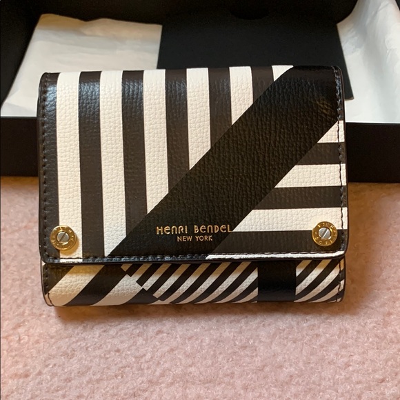 henri bendel Accessories - Henri Bendel Monochrome Striped Card Holder